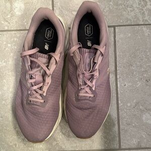 New Balance Lavender size 11 wide tennis shoes